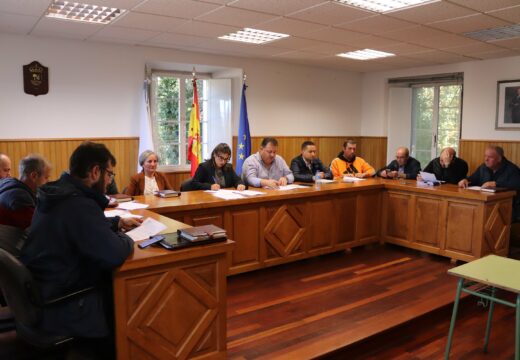 O Concello de Frades aproba un suplemento de crédito de 98.000 euros para paliar o aumento do gasto en alumeado e combustible